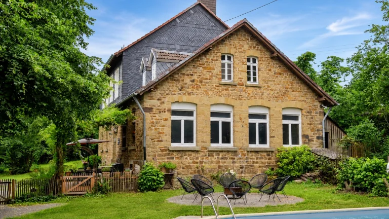Dorfschule 1882 mit Pool & Sauna